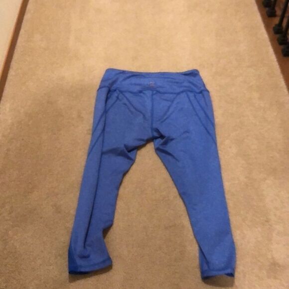 ZELLA Capri yoga pants - Picture 2 of 4